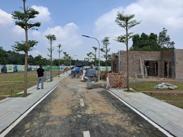 Bán Nhà riêng 100m2 Full thổ cư, Full nội thất giá 3,2 tỷ trung tâm KDT vệ tinh Hòa Lạc