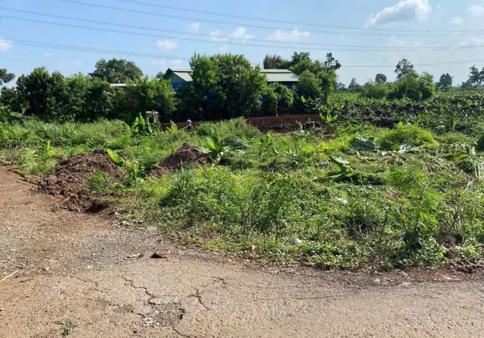 Bán Đất 2100m2 có sẵn 100 m2 thổ cư giá 245 triệu lh 03:98:23:97:38 xem đất