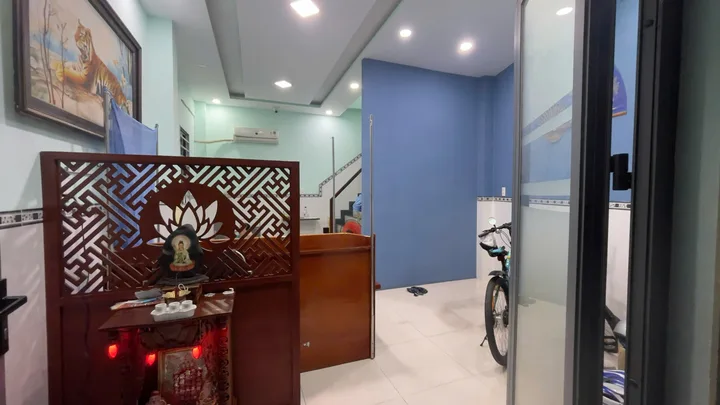 GIÁ TỐT: BÁN NHÀ 30M2, 1 TRỆT 2 LẦU SÂN THƯỢNG, 2 PN, SẴN SỔ TẠI THÍCH QUẢNG ĐỨC, P.3, Q.PHÚ NHUẬN