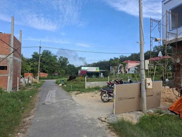 (L329) Đất 1/ Đường 130, xã Tân Thạnh Đông, dt 162m2, full thổ , đất ở hiện hữu, giá 2 tỷ 300