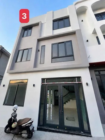 BÁN 3 CĂN 3 TẦNG NGÕ 13 CAO THẮNG,HẠ LONG,QUẢNG NINH