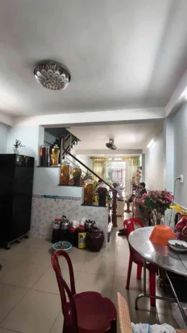 ĐỘC LẬP 70M² 3 TẦNG HẺM XE HƠI THÔNG SÂN 4M 7,8 TỶ