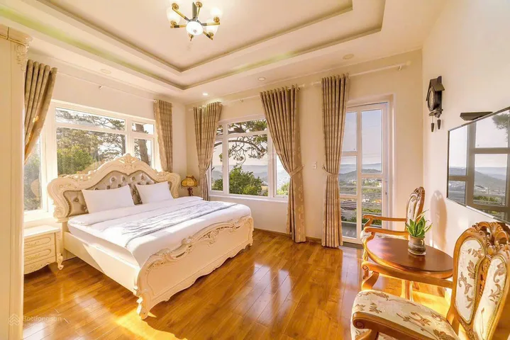 110 tỷ khách sạn Bùi thị Xuân gần hồ xuân hương 400m