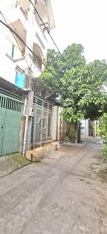 BánChỉ hơn 5ty xíu, hẻm xe hơi, nhà đẹp Bình Tân