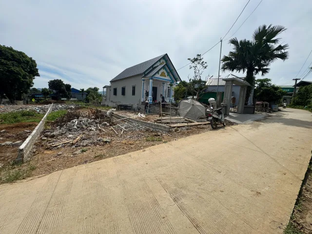 Lô đất cách đường ql6 vài bước chân sổ sẵn full đất ở đường thông to thoáng