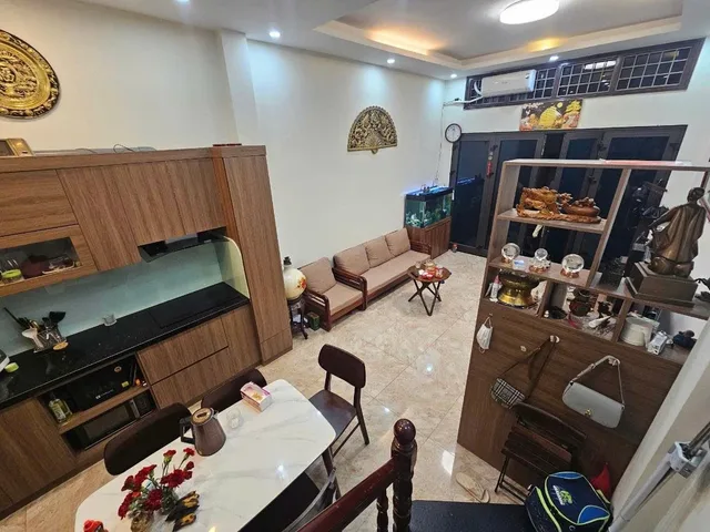 Cho thuê nhà ngõ 98 Thái Hà, Đống Đa PL, VỈA HÈ, OTO 30m x 4T giá 15 triệu