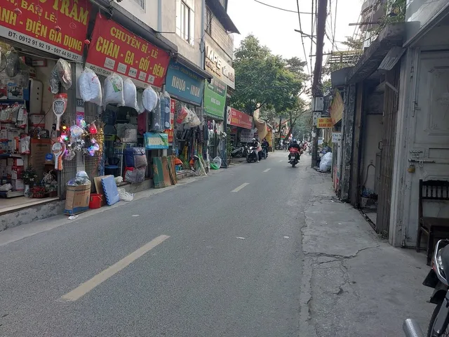 Bán Nhà Mặt Phố Quan Nhân. Thanh Xuân. Thang Máy. Ô Tô. DT 90m2. MT 5m. Giá 19.9 Tỷ.
