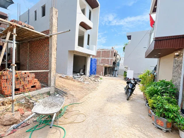 BÁN VÀI CĂN NHÀ 3 TẦNG LÀNG CÔNG AN, PHƯỜNG HÀ KHÁNH CŨ,HẠ LONG
