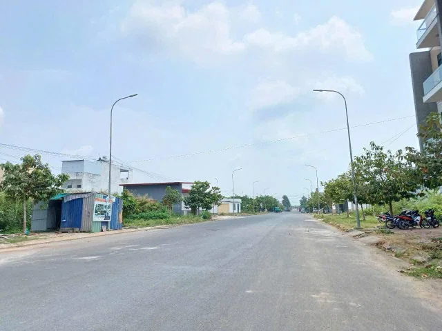 NỀN ĐẸP 100M2 KDC TÂN PHÚ - ĐƯỜNG A4. LỘ 28M - Sổ hồng công chứng ngay.