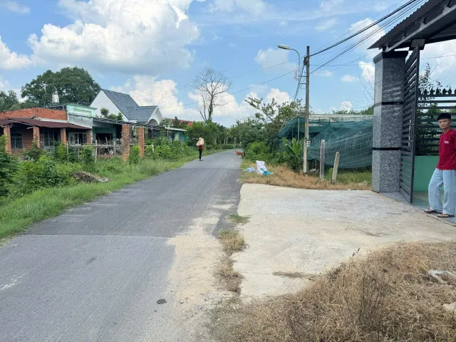 Bán Đất 2mt có 105m thổ cư Đường nhựa.