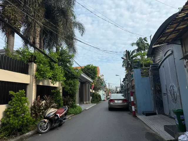 Nhà Hiệp Bình-80m2 - 2 tầng, đối diện Vạn Phúc City - sân đậu ô tôi 7 chỗ