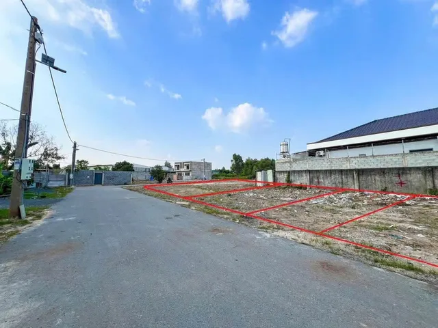 Bán Đất 100m2 có sẵn 100 m2 thổ cư giá 250 triệu ngay ngã tư Công An Tân Triều