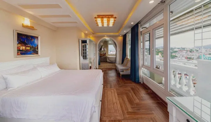 BÁN KHÁCH SẠN PHÙ ĐỔNG THIÊN VƯƠNG CHỈ 45 TỶ, NGAY CÂY XĂNG PHÙ ĐỔNG Ạ