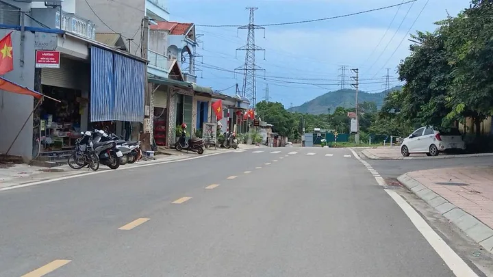 Cho thuê Đất 100m2 có sẵn 100 m2 thổ cư giá 2 tỷ tại Xã Phú Cát Huyện Quốc Oai Hà Nội