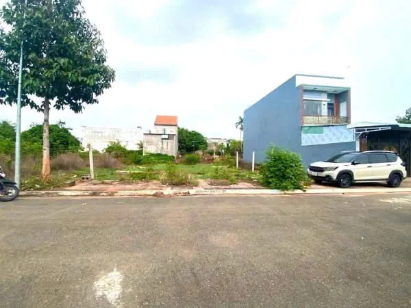 1,6 TỶ CHỐT NHANH – 100M² FULL THỔ, MẶT TIỀN NHỰA NGAY KHU VÒNG XOAY CAO TỐC HÒA LONG GẦN CHỢ SỔ RIÊNG