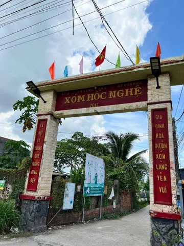 Đất - giá 950 triệu - full thổ cư -4m*30m - kdc đường 830B - Cần Đước - Long An - liên hệ 0919089456