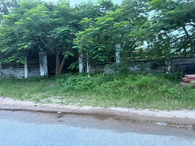 Bán 1000m2 có sẵn 300 m2 view cao đường Hồ Quang Cảnh. LH: 0974090487