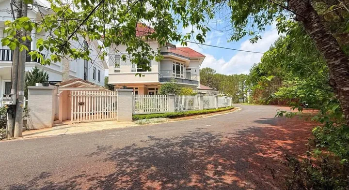 Cho thuê biệt thự cao cấp 5 phòng ngủ view nghỉ dưỡng giá 45 triệu tại Đường An Sơn Phường 7 Thành phố Đà Lạt Lâm Đồng