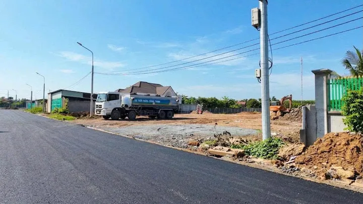 2 LÔ ĐẤT 214M2 (8,6X25) LIỀN KỀ NGAY MẶT TIỀN HƯƠNG LỘ 15 CHỈ 1 TỶ 300 TRIỆU CÒN THƯƠNG LƯỢNG MẠNH, SHR FULL THỔ