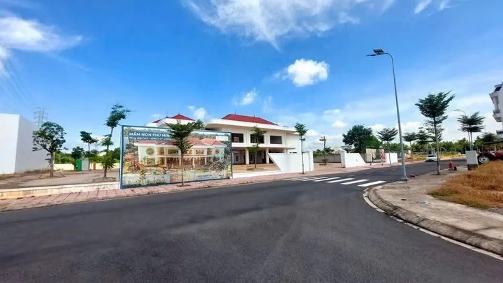 KẸT TIỀN VỢ CHỒNG TÔI CẦN BÁN 15X45=680M2, SỔ HỒNG, MT NHỰA GẦN CHỢ KCN GIÁ 545TR