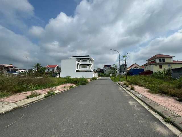 BÁN LÔ ĐẤT 2 MẶT TIỀN – ĐẤU GIÁ TỔ 6, TT. AN DƯƠNG 123m² Giá: 4,6 tỷ
LH 0979087664