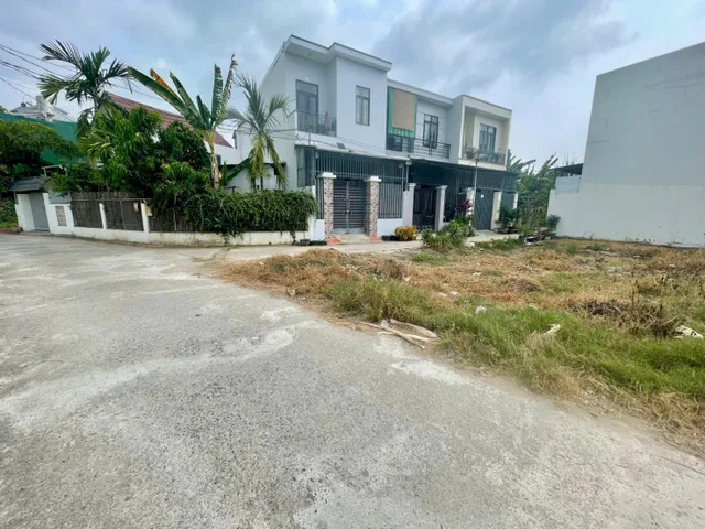 Cần bán đất đường ô tô ở Thôn Phú Thạnh, Phường Tây Nha Trang. Diện tích 100m2, đặc biệt mặt tiền rộng tới 8,3m dễ thiết kế nhà. Giá 1.599ty.