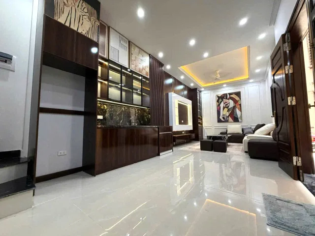 Cho thuê nhà 6 tầng THANG MÁY ngõ 82 KIM MÃ, Ba Đình. 22 triệu/ tháng. Ưu tiên: Hộ Gia Đình, Người nước ngoài, Nhóm đi làm ít người.