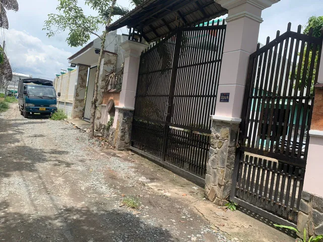 Bán Nhà riêng 178m2 có sẵn 178 m2 thổ cư giá 9.3 ty  tại Thị trấn Bến Lức Huyện Bến Lức Long An