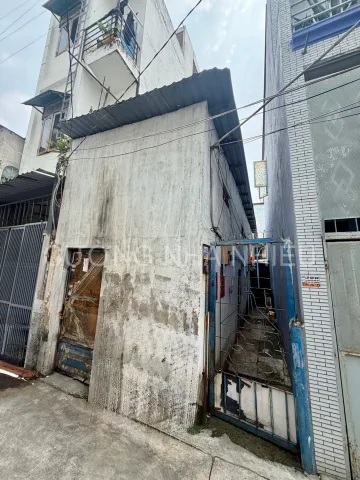 Nhà cũ tiện xây mới; cạnh chợ Bùi Văn Ba; hàng xóm KCX Tân Thuận; cách Q4 4 phút; 60m2 chỉ hơn 3 tỷ