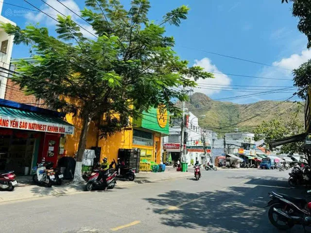 Nhà mặt tiền, đường ô tô Dương Hiến Quyền, ngang dài: 7m cách biển Phạm Văn Đồng: 120m. Dt 180m2. Giá 19ty