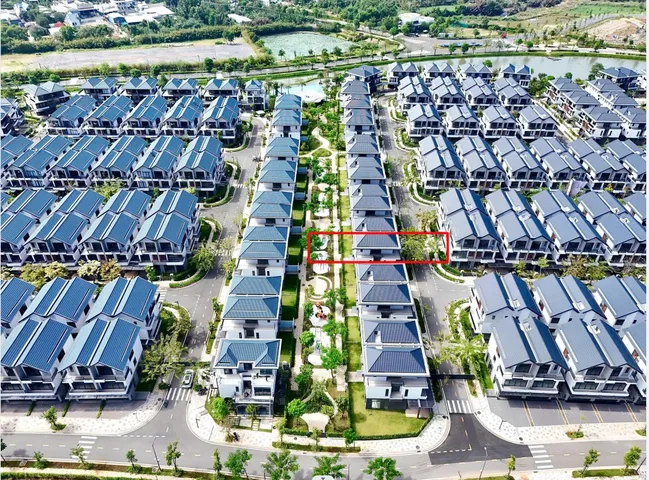 Bán Biệt thự 204m2, giá 14.8 tỷ - Sân Vườn, Giáp Công Viên tại Long Thành, Đồng Nai