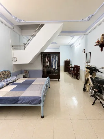 - Hẻm 4m, cách Tô hiệu 200m, sát mặt tiền, ngay Hoà bình - Tô Hiệu, xung quanh đầy đủ tiện ích, gần Đầm Sen, Q5, Q10, Q11, trường học, bệnh viện….
