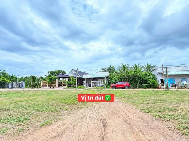 Vỡ nợ cần bán 300m2 giá full 650tr, cách Chợ Minh Long đúng 1 phút. Đất tại Chơn Thành - Bình Phước cũ