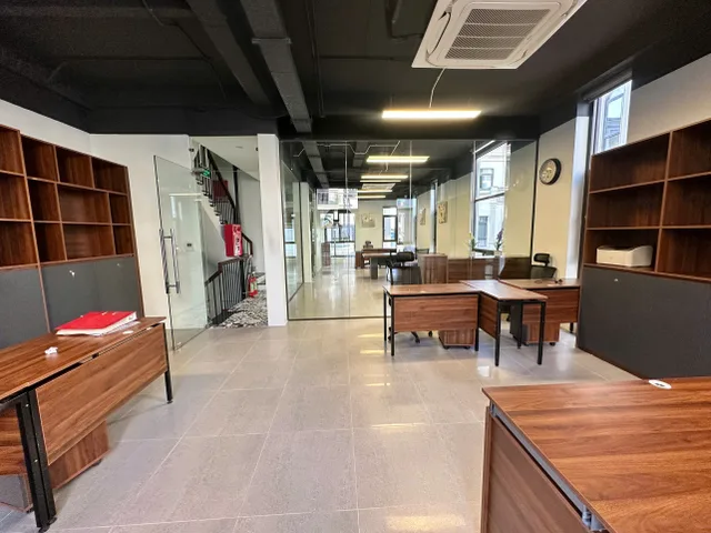 Cho thuê văn phòng tại khu đô thị Him Lam Vạn Phúc, 90 m2, có sẵn nội thất như hình