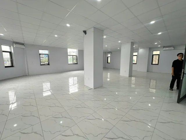 Cho thuê Văn phòng 130m2 khu đô thị Him lam Vạn Phúc, Vị trí căn góc đẹp