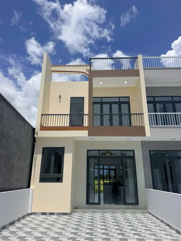 Bán 2 căn nhà sát nhau view hồ sen cực đẹp mặt tiền đường lớn kinh doanh. Dt 123m2. Giá 2.590ty