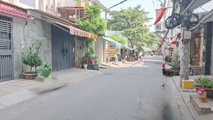 Nhà 3 tầng 77m2, hẻm xe hơi tại Bình Tân hơn 4ty