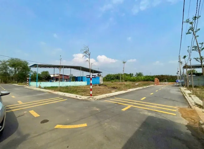 Đất nền KDC đường nhựa vỉa hè, điện nước máy đầy đủ