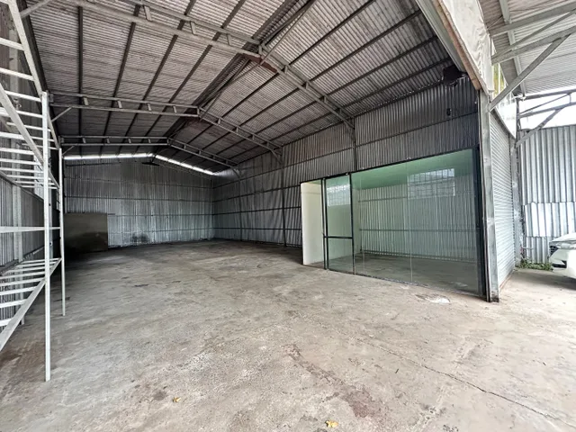 Cho thuê Kho, nhà xưởng 300m2 giá 10 triệu mặt tiền đường xe container tại Tp Bến Tre