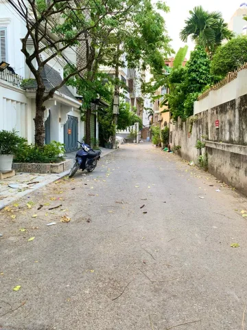 Bán Nhà riêng 83m2 có sẵn 83 m2 thổ cư giá 26 tỷ tại Đường Lâm Du - Chọn - Phường Bồ Đề Hà Nội