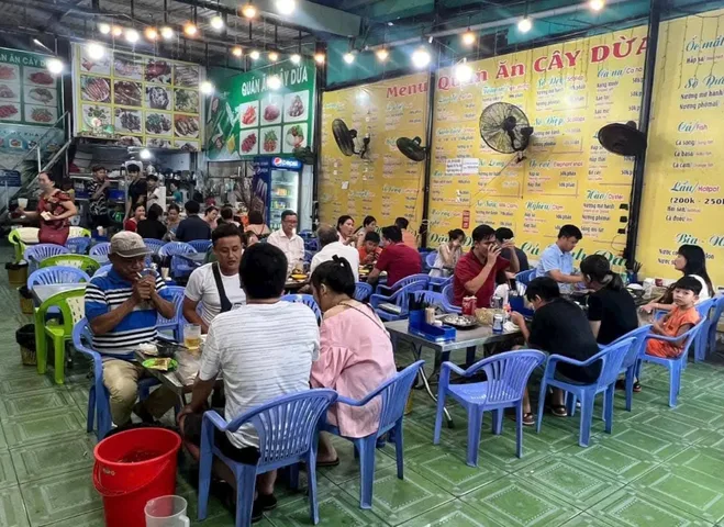 🦐🔥 SANG QUÁN HẢI SẢN PHÓ ĐỨC CHÍNH, BÃI SAU – 160M² – CÁCH BIỂN 50M – GIÁ SANG 70 TRIỆU 🔥🦐