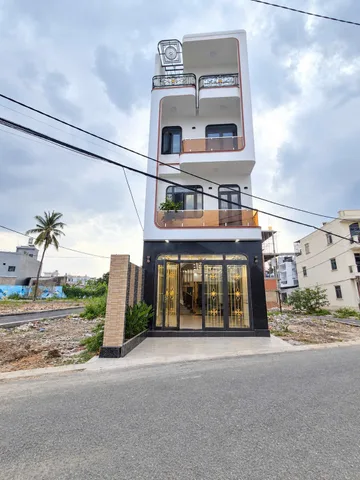 Bán Nhà riêng 100m2 mới xây 2 lầu 1 trệt 1 Tum thổ cư hoàn công giá 5.7 tỷ , sân xe 7 chỗ