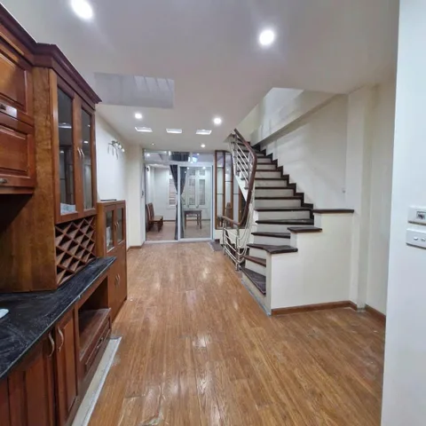 Cho thuê nhà ô tô vào nhà ở Hoàng Quốc Việt, Cầu Giấy 55m x 5T GARA, KD giá 20 triệu