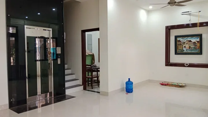 Cho thuê nhà mặt phố Trần Quốc Vượng, Cầu Giấy 55m x 7T THANG MÁY, PCCC, KD giá 55 triệu