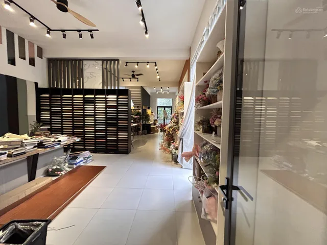 Cho thuê nhà 1 trệt 2 lầu Thủ Dầu Một - Diện tích : 11x30, - Xây dựng : 200m2, sàn 600m2
