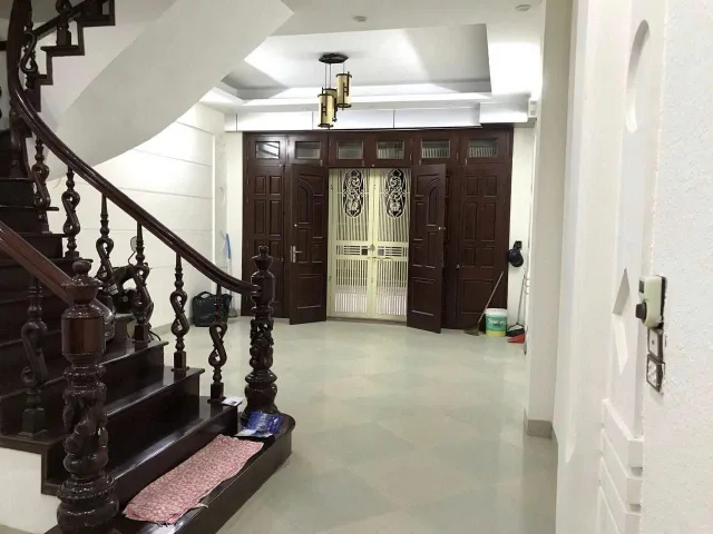 Cho thuê nhà nguyên căn ngõ 24 Trần Quốc Hoàn - Cầu Giấy 50m2 x 5T Ô TÔ giá 20 triệu
