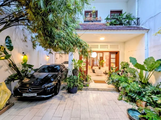 Bán Biệt Thự 3 Tầng, Hẻm ôtô, DT 200m2 có sẵn 180 m2 thổ cư giá 37.5 tỷ tại đường Cách Mạng Tháng 8 Phường 05 Quận Tân Bình TP. Hồ Chí Minh