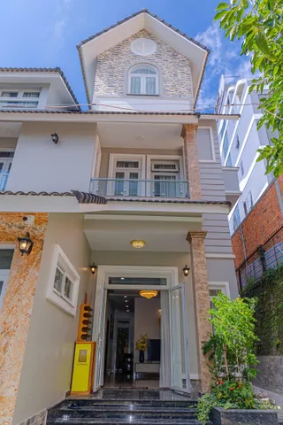 Cho thuê villa sân vườn giá 30 triệu tại Đường Trạng Trình Phường 9 Thành phố Đà Lạt Lâm Đồng