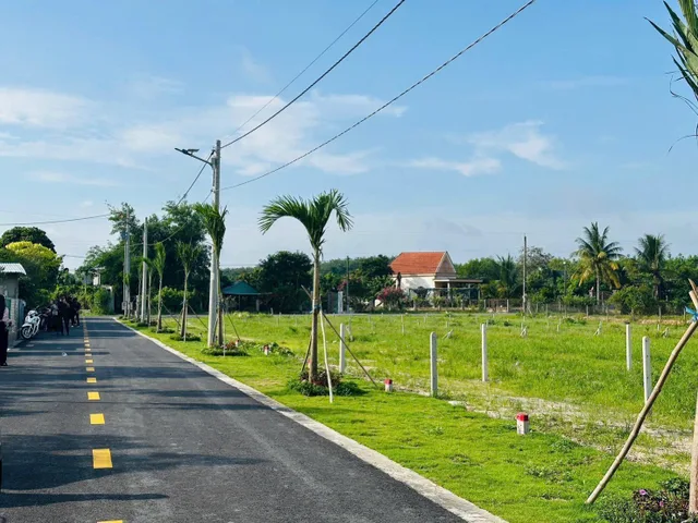 Kẹt tiền bán gấp lô đất 530tr, 430m2 đất thổ cư ,mặt tiền đường nhựa lớn 10m sát bên chợ 700m, dân đông.