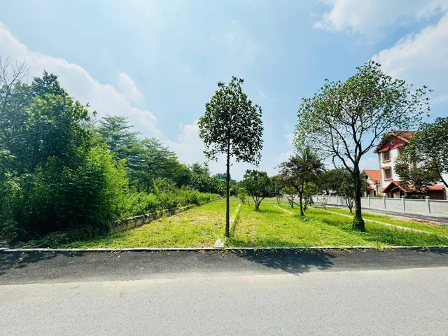 Bán Đất Hòa Lạc giá 2 tỷ tại ngã 4 Đại Học Quốc Gia Hòa Lạc với trường sỹ quan Lục Quân. Cách ĐHQG chỉ 800m